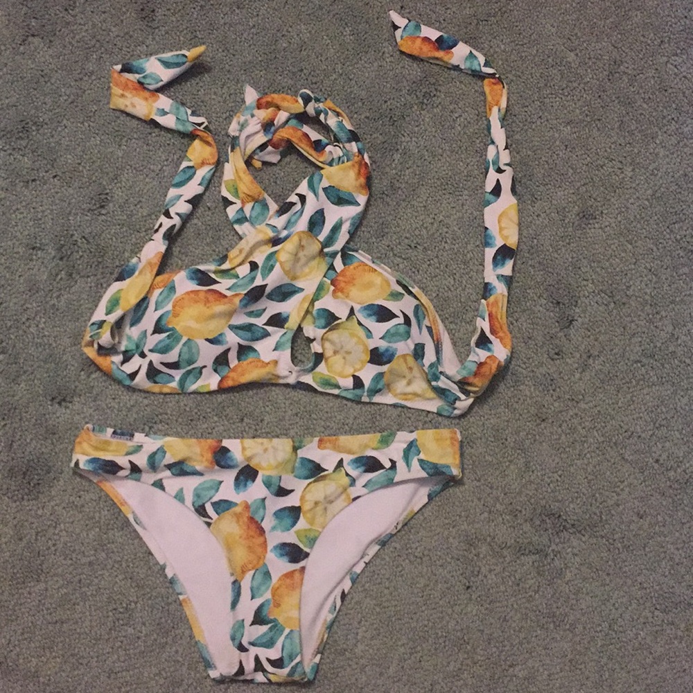 Cupshe bikini small. Like new condition.